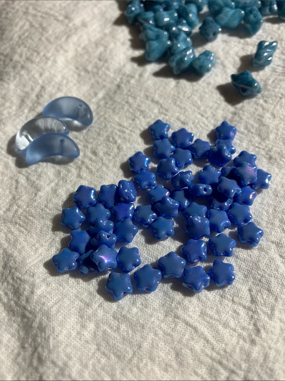 Assorted Blue Glass and Resin Bead Lot - Picture 8 of 12